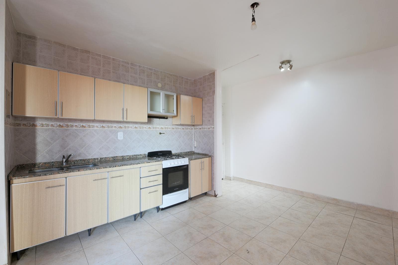 4-room apartment for sale in Parque Patricios - Continuous Balcony - Upper Floor with Unobstructed View