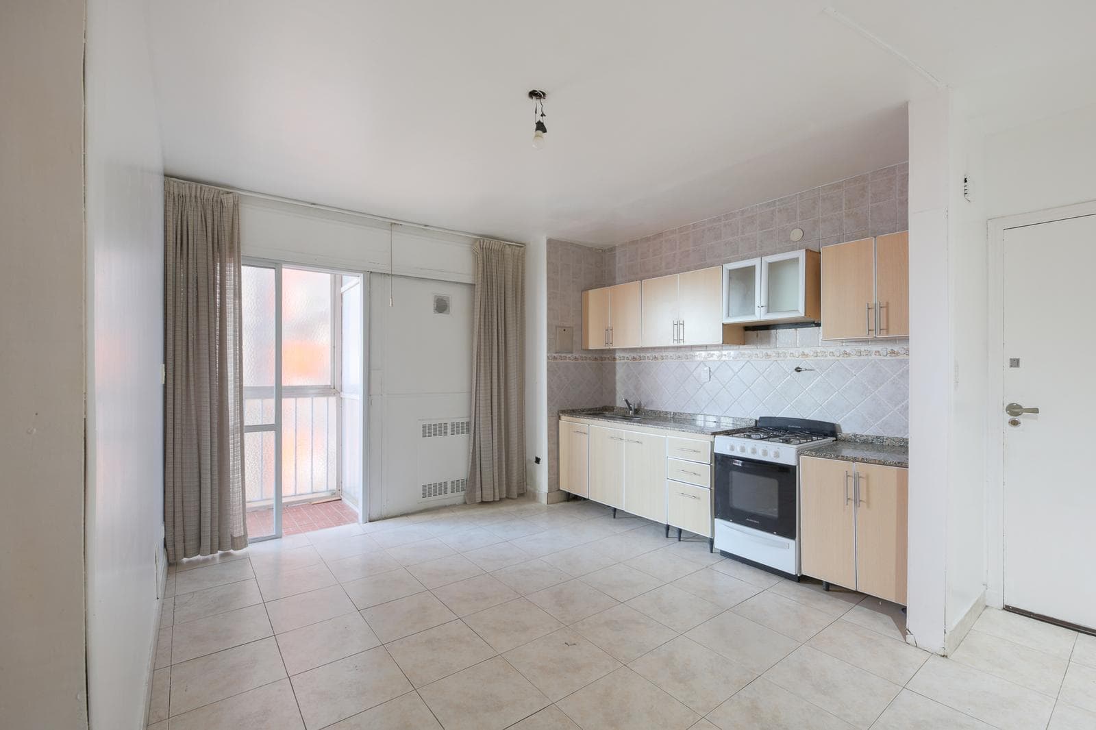 4-room apartment for sale in Parque Patricios - Continuous Balcony - Upper Floor with Unobstructed View