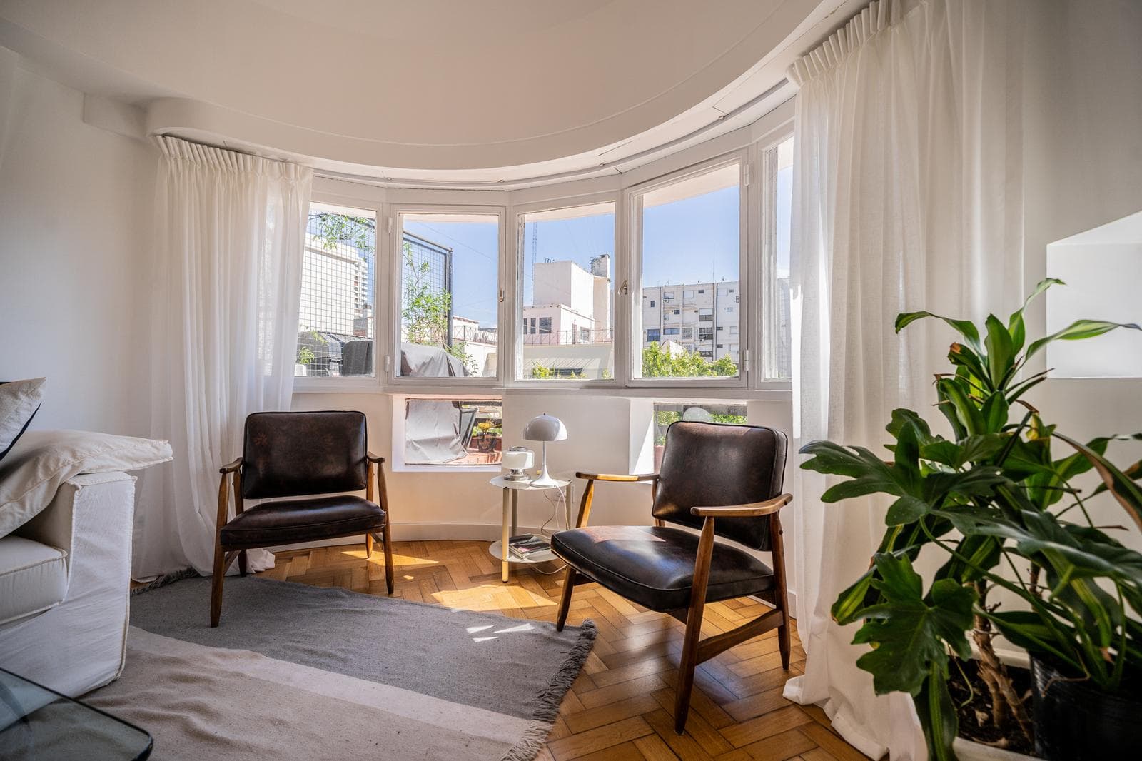 3-room apartment for sale in Recoleta—upper floor, balcony and terrace, renovated