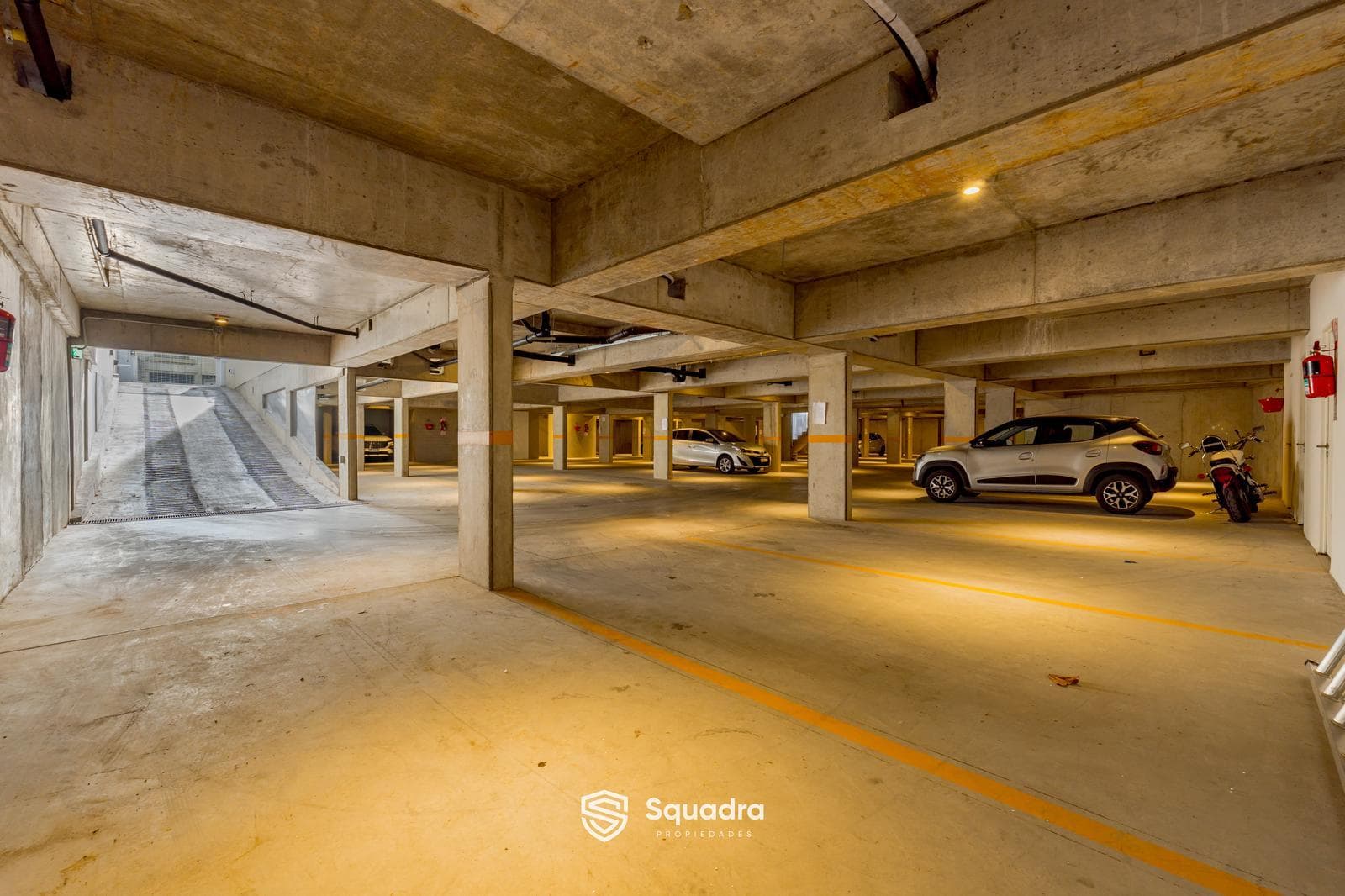 FOR SALE - 12 m2 covered garage - Republica de la Sexta neighborhood, Rosario.