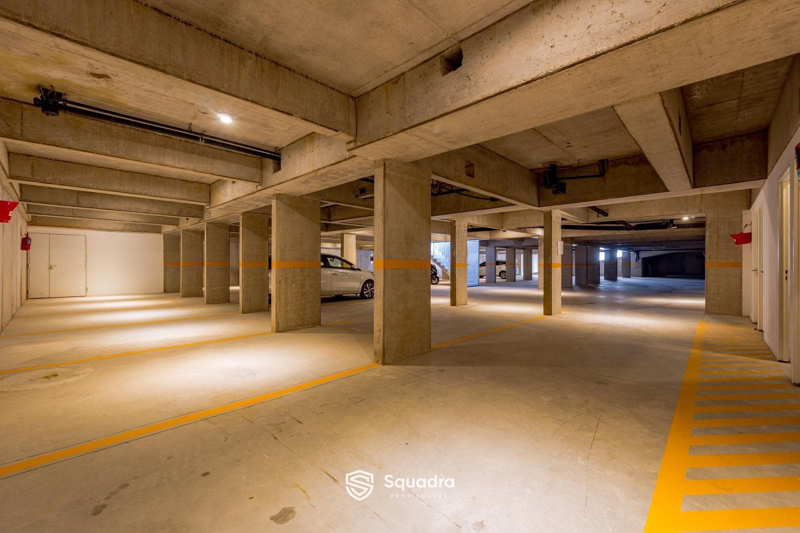 FOR SALE - 12 m2 covered garage - Republica de la Sexta neighborhood, Rosario.