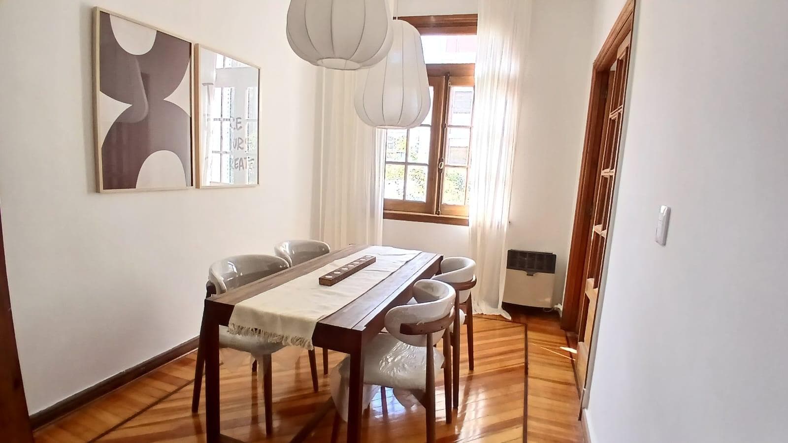Short-term Rental: 2-Room Apartment in Recoleta with a Spacious Living/Dining Room