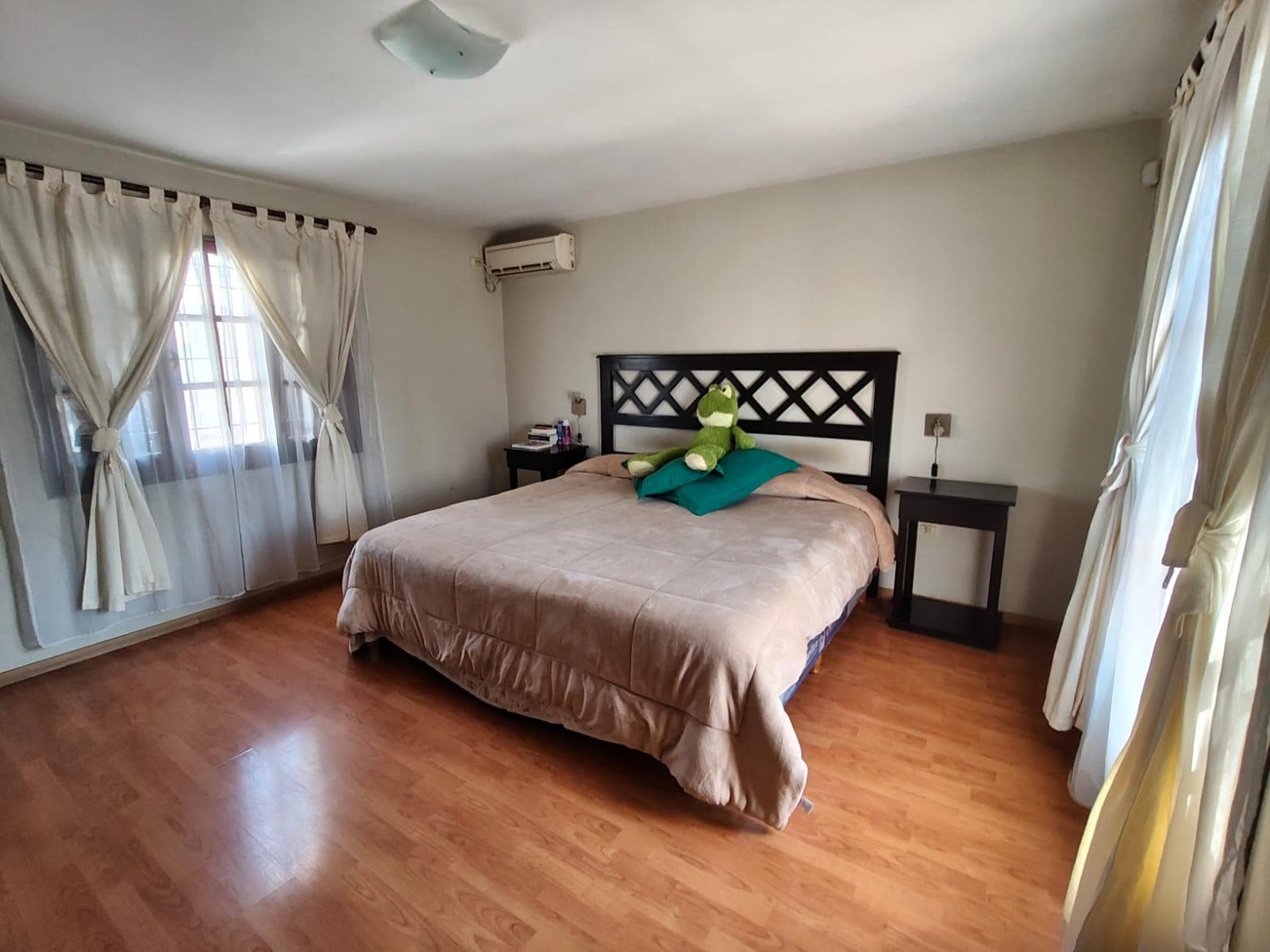 4-Bedroom House for Sale in General Paz