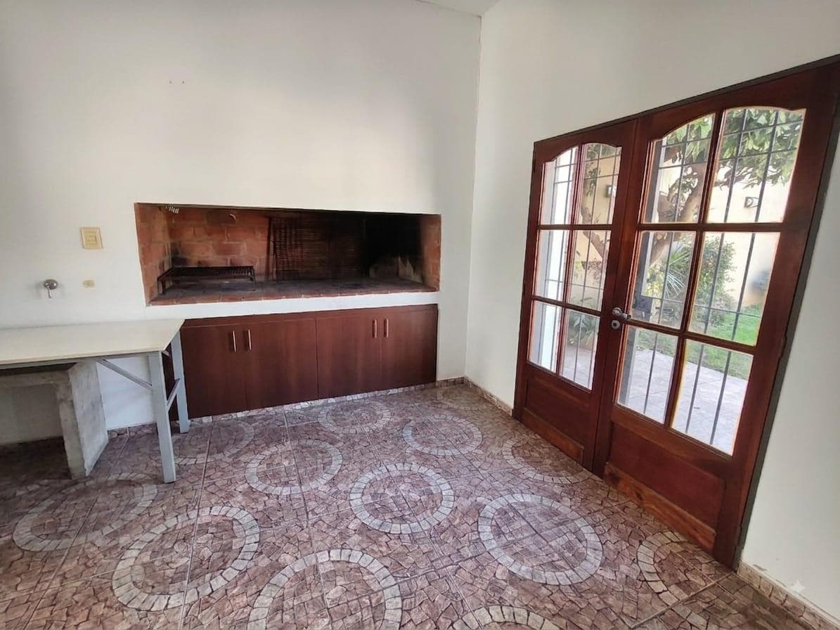 4-Bedroom House for Sale in General Paz