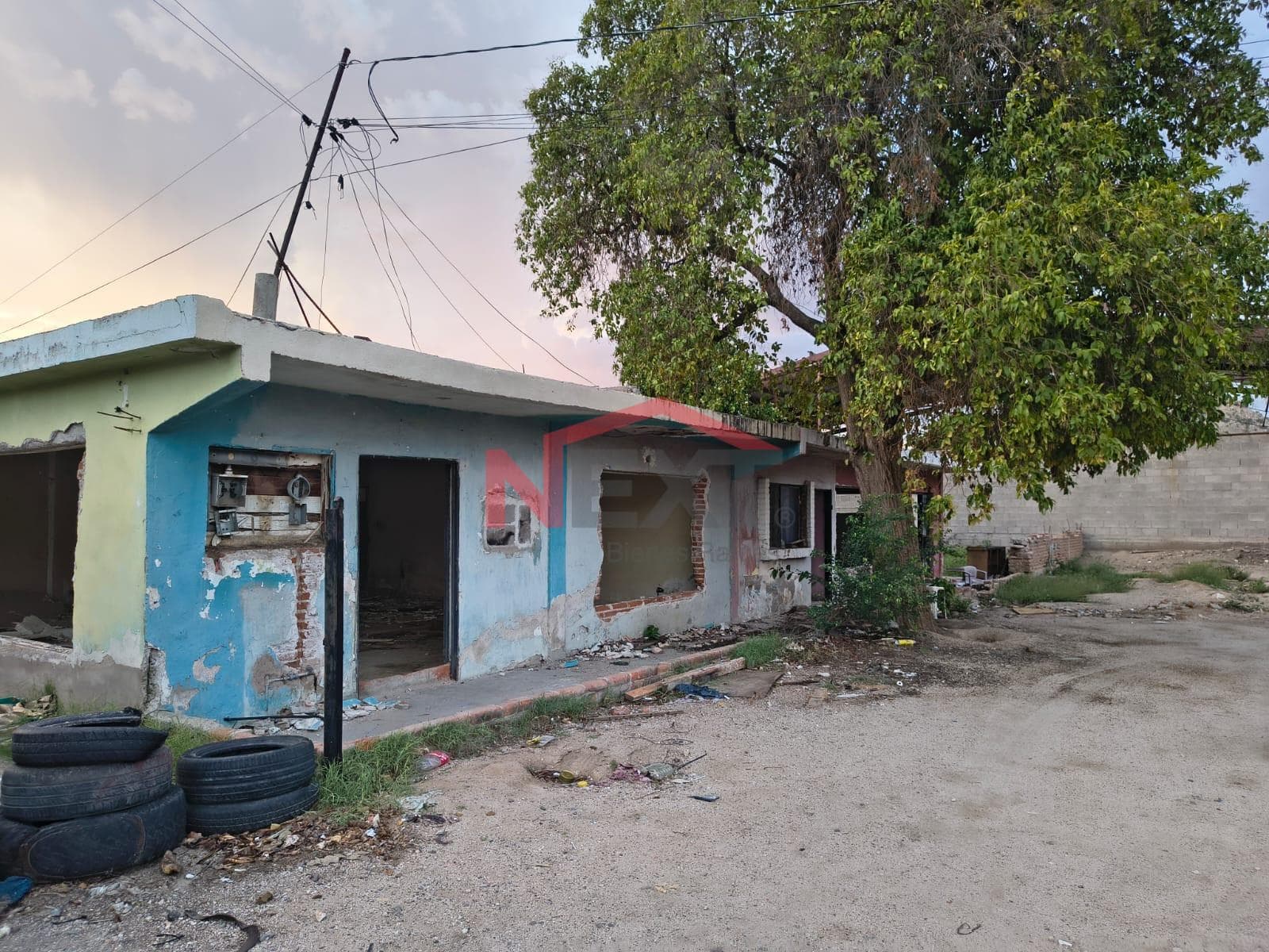 HOUSE WITH APARTMENTS FOR SALE IN COL. Y GRIEGA