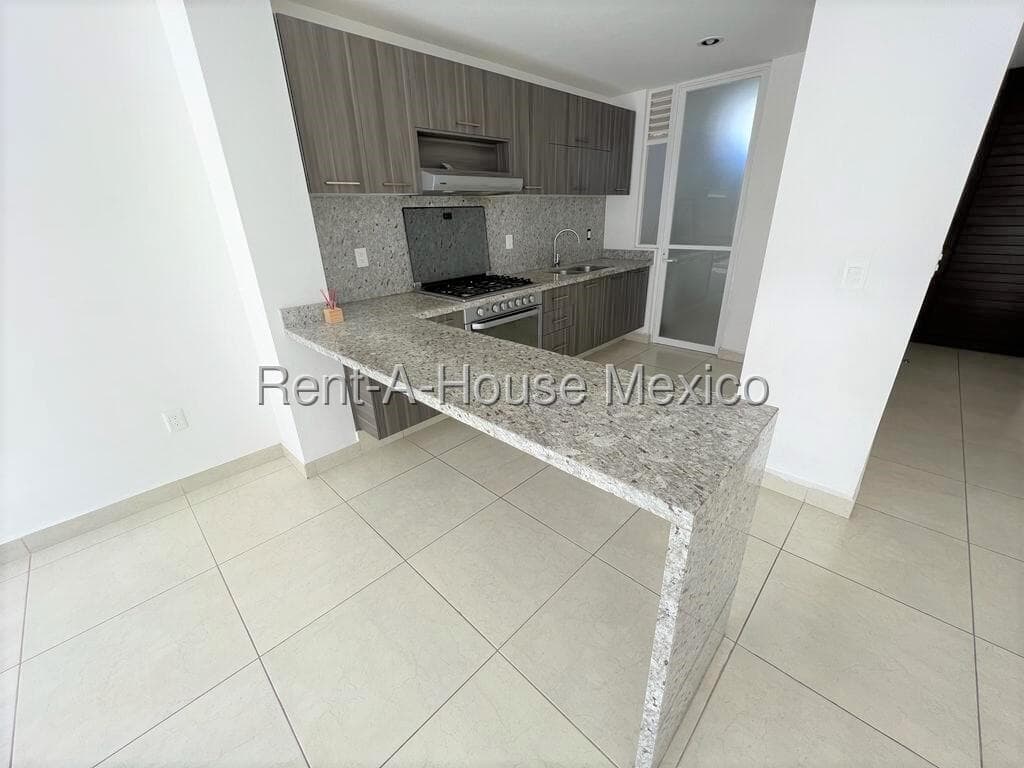 3-story house for rent with a rooftop garden and the option to add a 4th bedroom – Zakia, Querétaro