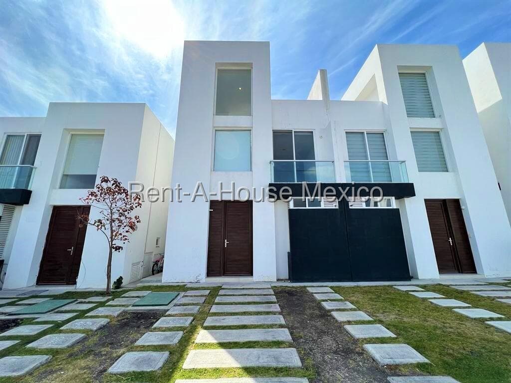 3-story house for rent with a rooftop garden and the option to add a 4th bedroom – Zakia, Querétaro