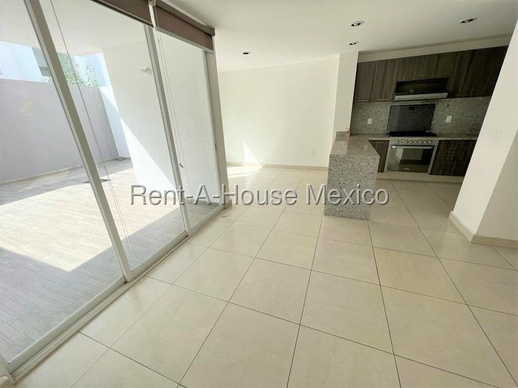 3-story house for rent with a rooftop garden and the option to add a 4th bedroom – Zakia, Querétaro