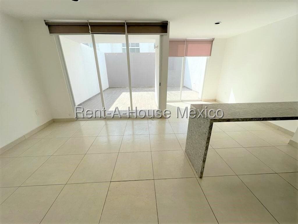 3-story house for rent with a rooftop garden and the option to add a 4th bedroom – Zakia, Querétaro
