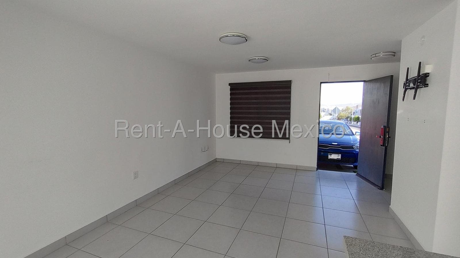 Casa en renta de 3 recámaras con amplio patio de 31 m² y calentador solar – Zakia, Querétaro