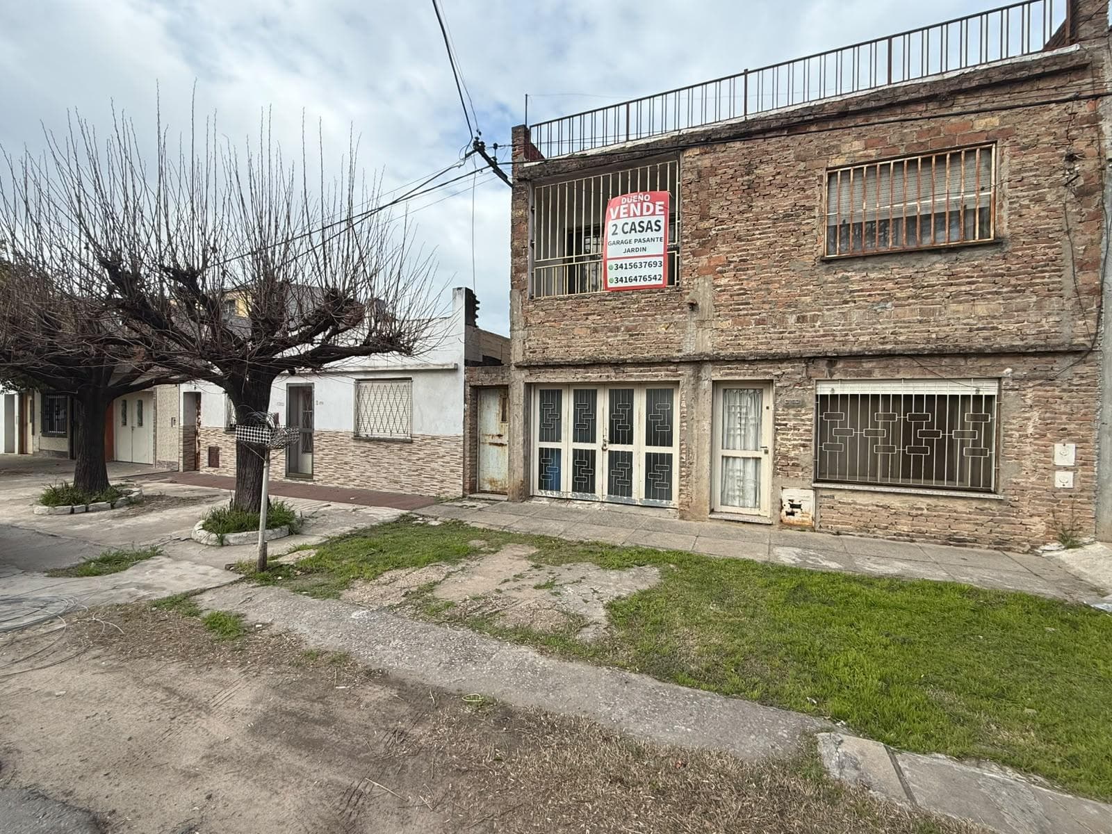 FOR SALE - 3-bedroom house on the street side 2-bedroom house at the back - Alvear, Rosario.