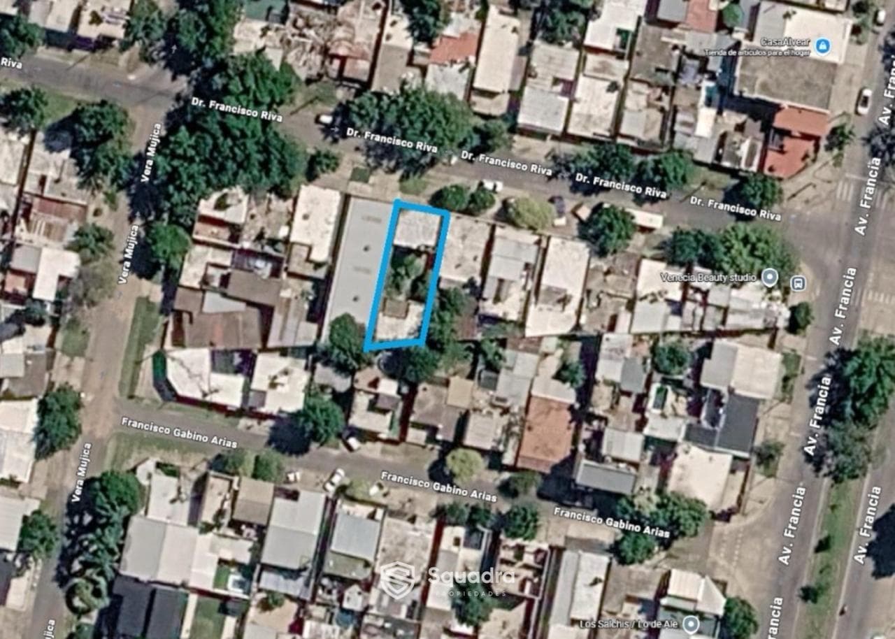 FOR SALE - 3-bedroom house on the street side 2-bedroom house at the back - Alvear, Rosario.