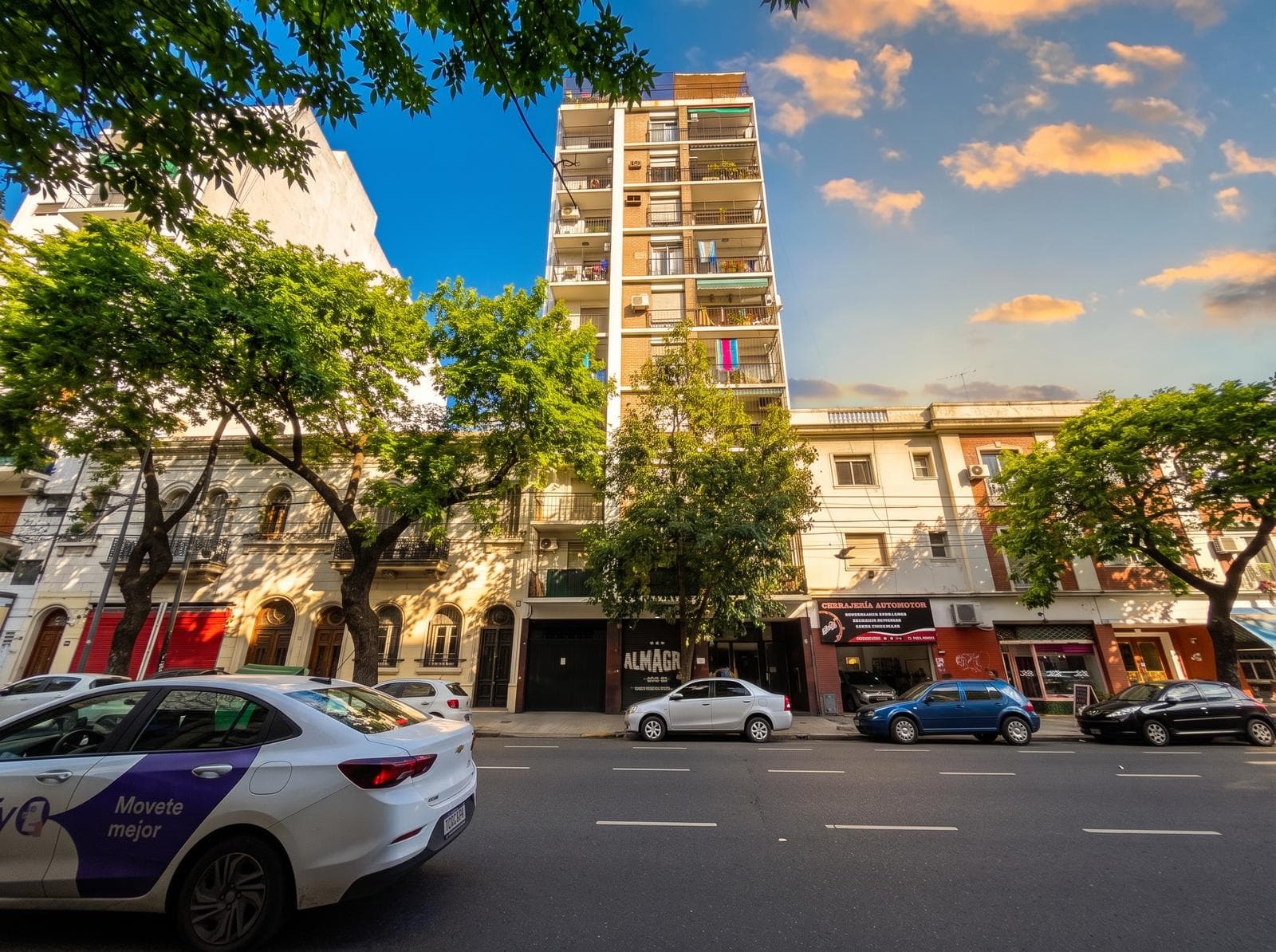 FOR SALE IN ALMAGRO: 4-ROOM APARTMENT—IDEAL FOR RENOVATION