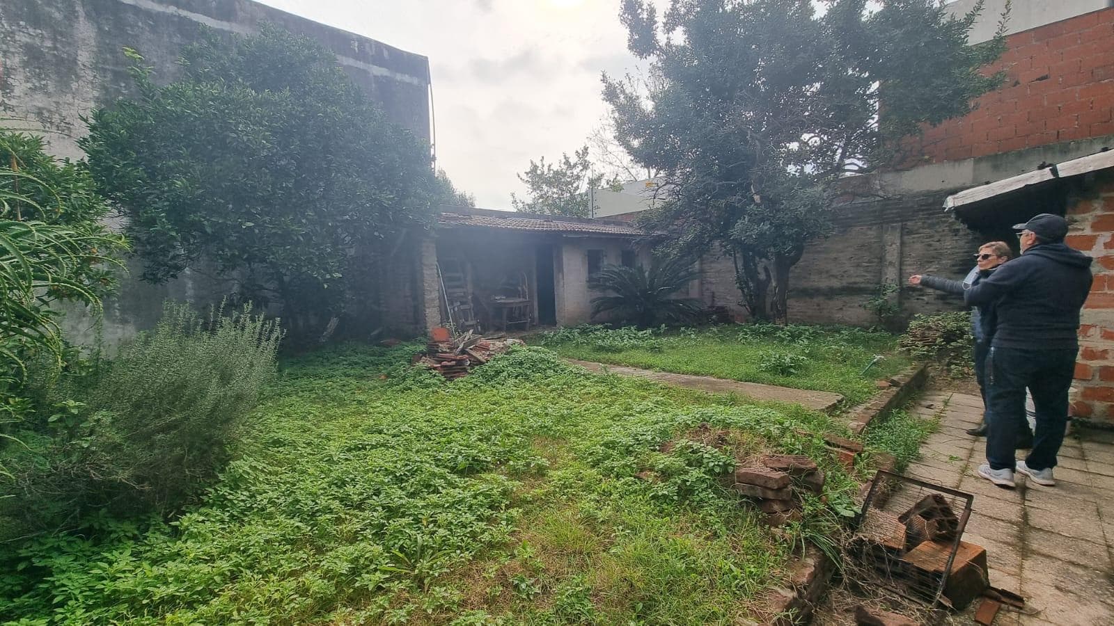House for Sale in Need of Renovation in Morón