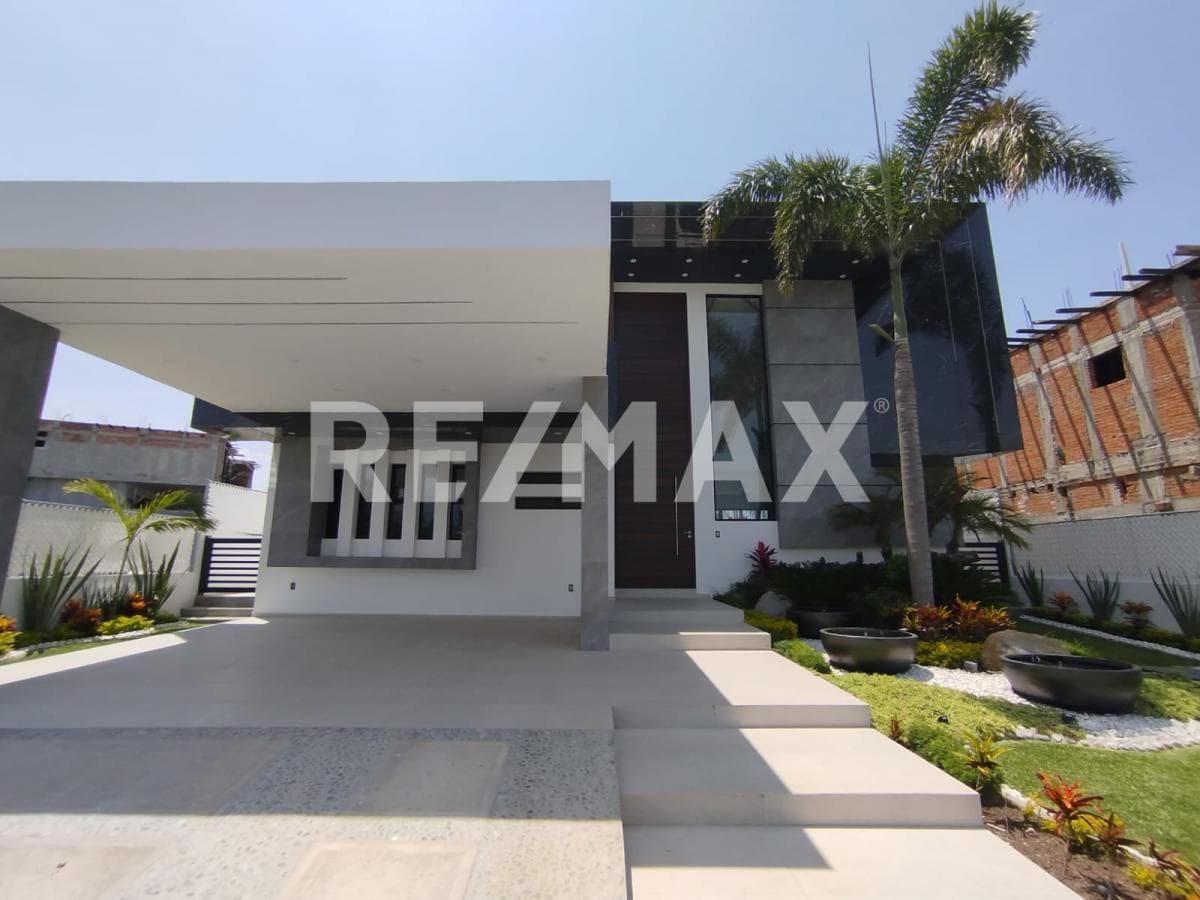 House for Sale in the Lomas de Cocoyoc Subdivision