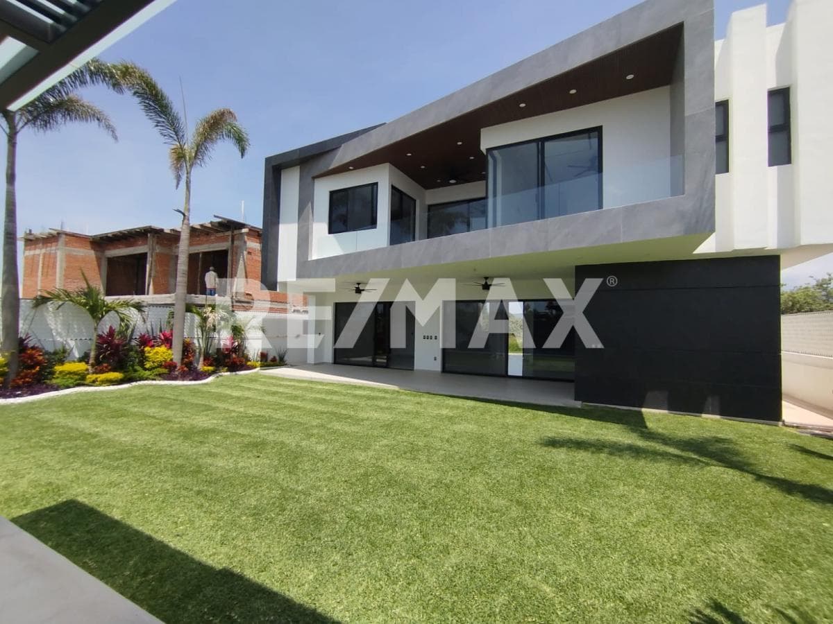 House for Sale in the Lomas de Cocoyoc Subdivision