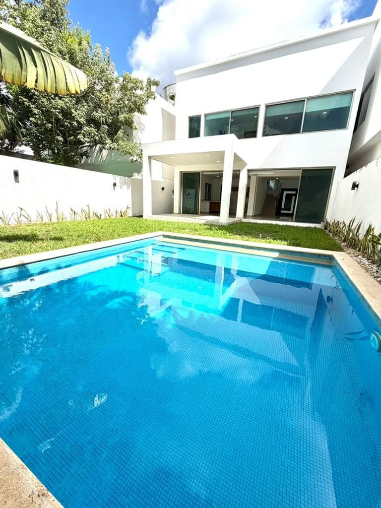 CUMBRES RESIDENCIAL House