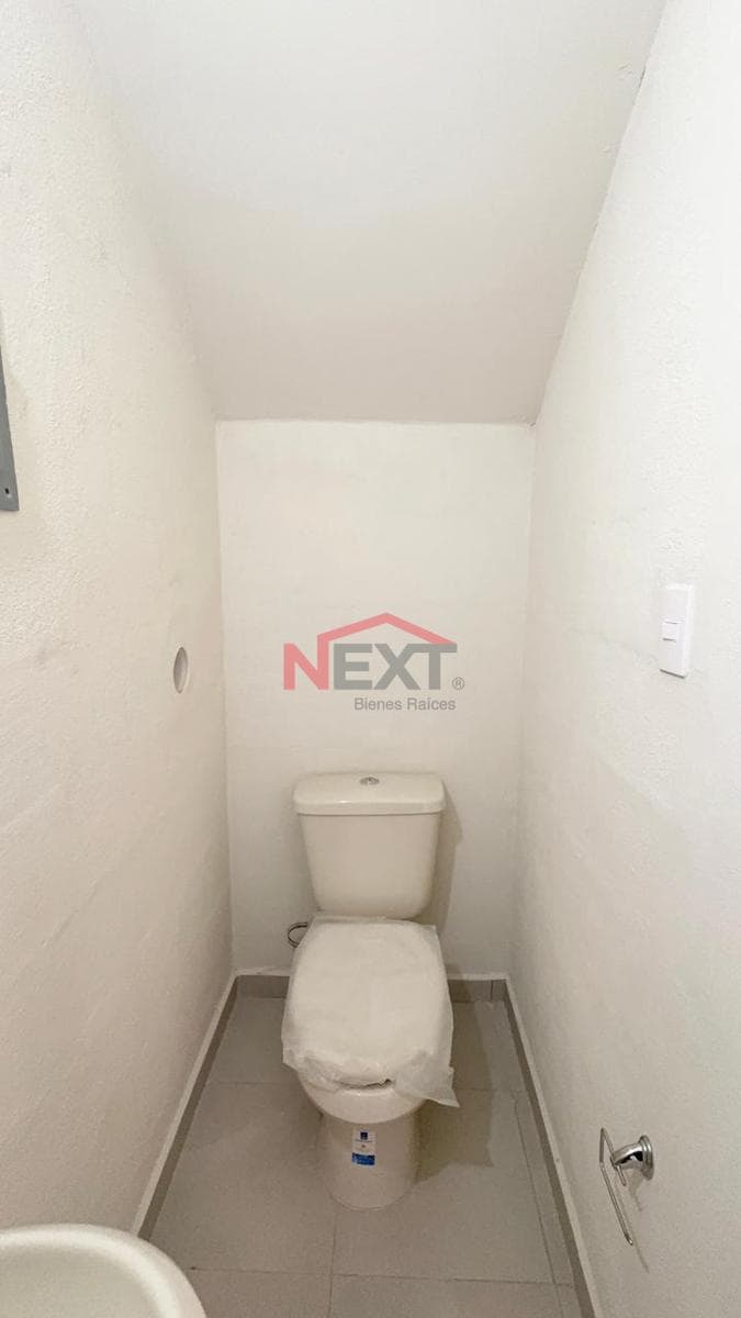 HOUSE FOR RENT IN THE SALAMANCA RESIDENTIAL NEIGHBORHOOD