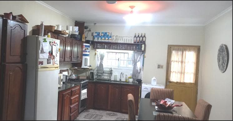 House for sale in El Talar, 5 rooms with a garden and a pool.