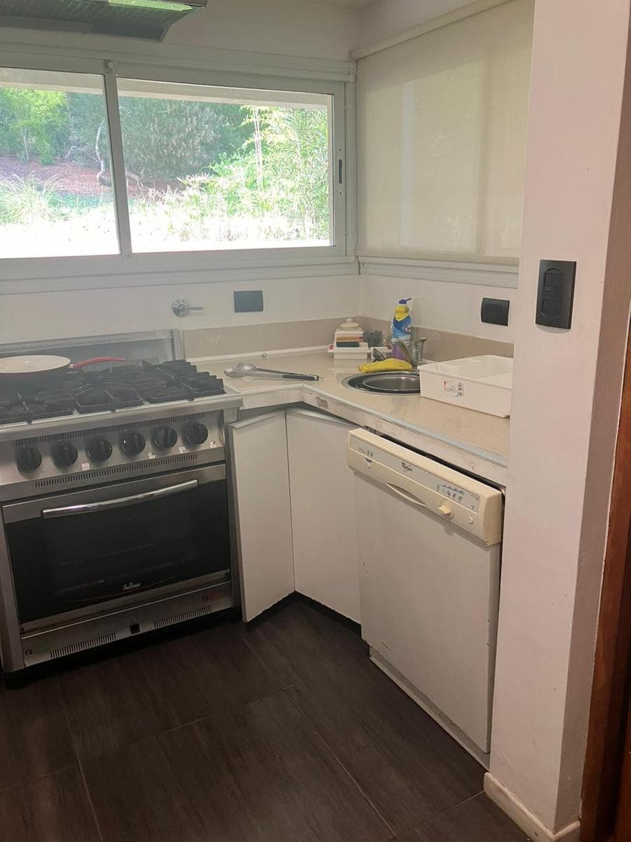 Modern 5-room house on a great lot