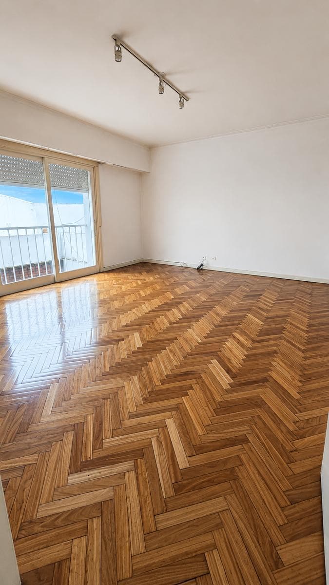 Very Spacious and Bright 2-Room Apartment for Rent in Olivos