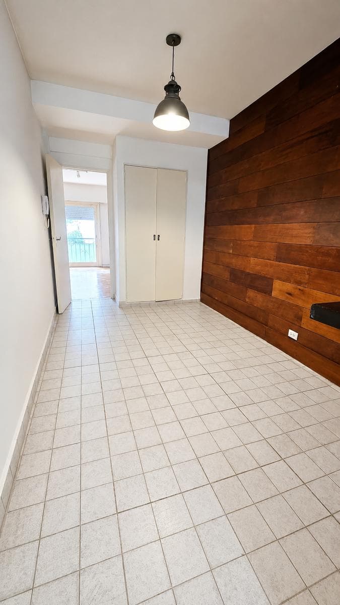 Very Spacious and Bright 2-Room Apartment for Rent in Olivos