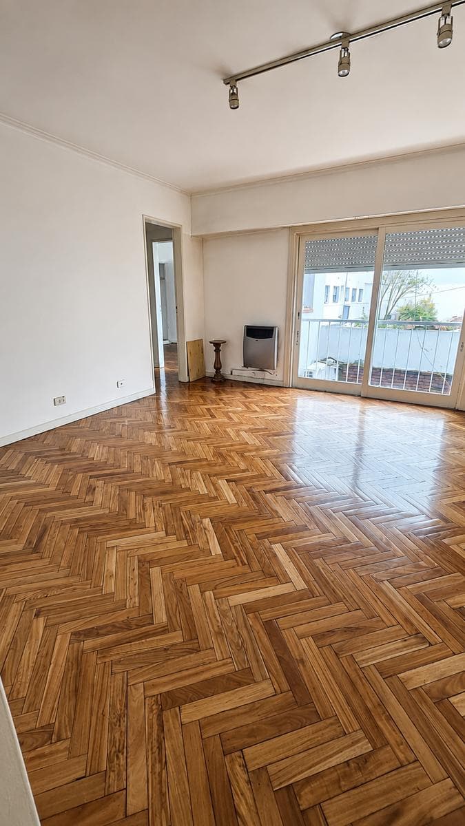 Very Spacious and Bright 2-Room Apartment for Rent in Olivos