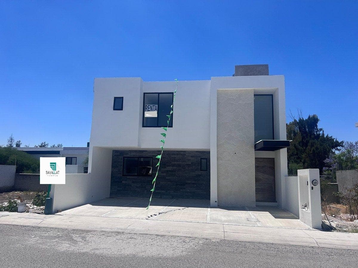 He lives in Lomas de Juriquilla in a modern, functional home designed to make the most of every space.