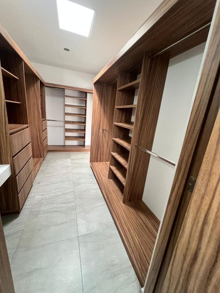 He lives in Lomas de Juriquilla in a modern, functional home designed to make the most of every space.