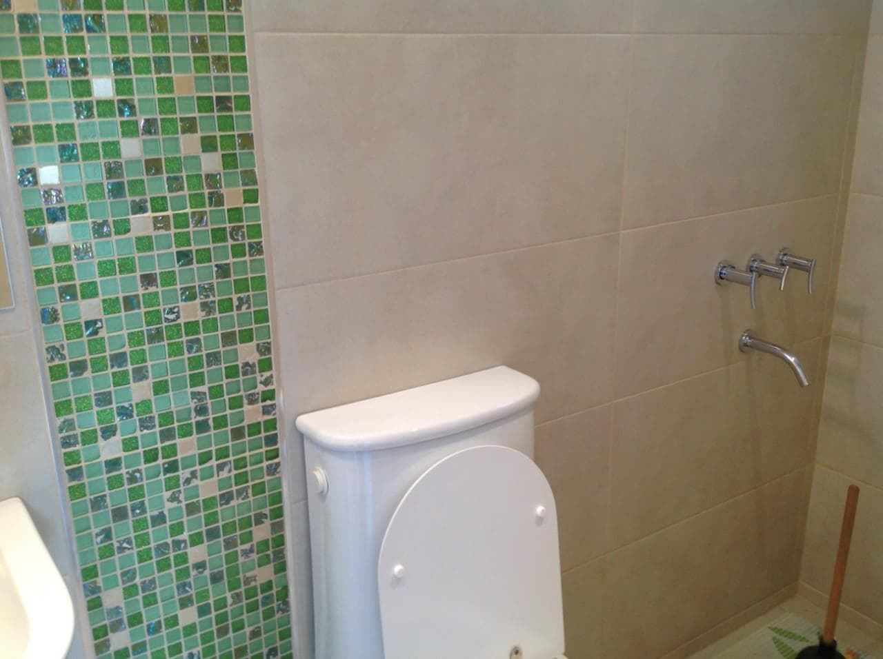 FOR RENT: 3-bedroom house with a pool - Manzanar Neighborhood