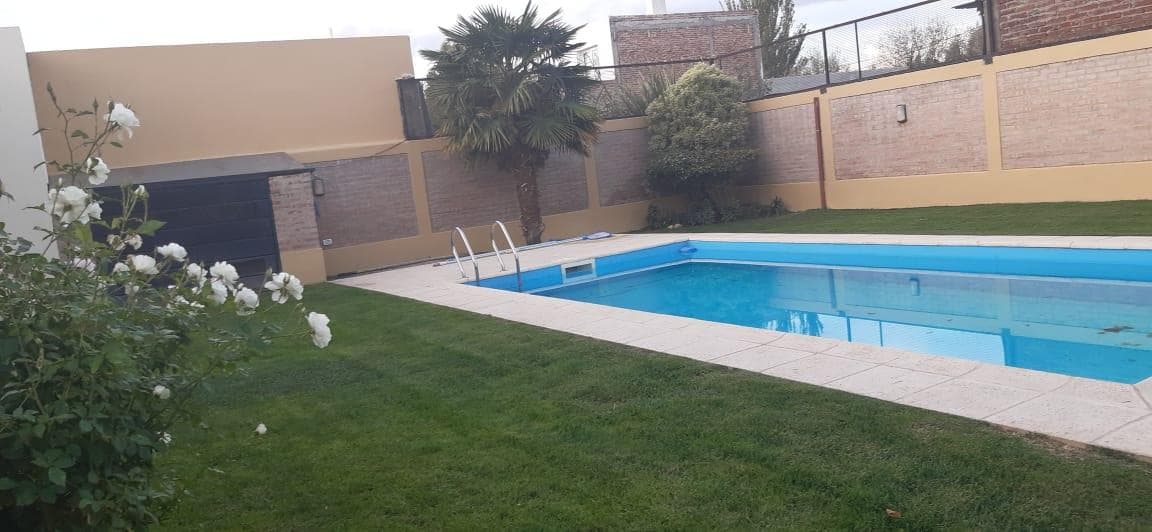 FOR RENT: 3-bedroom house with a pool - Manzanar Neighborhood