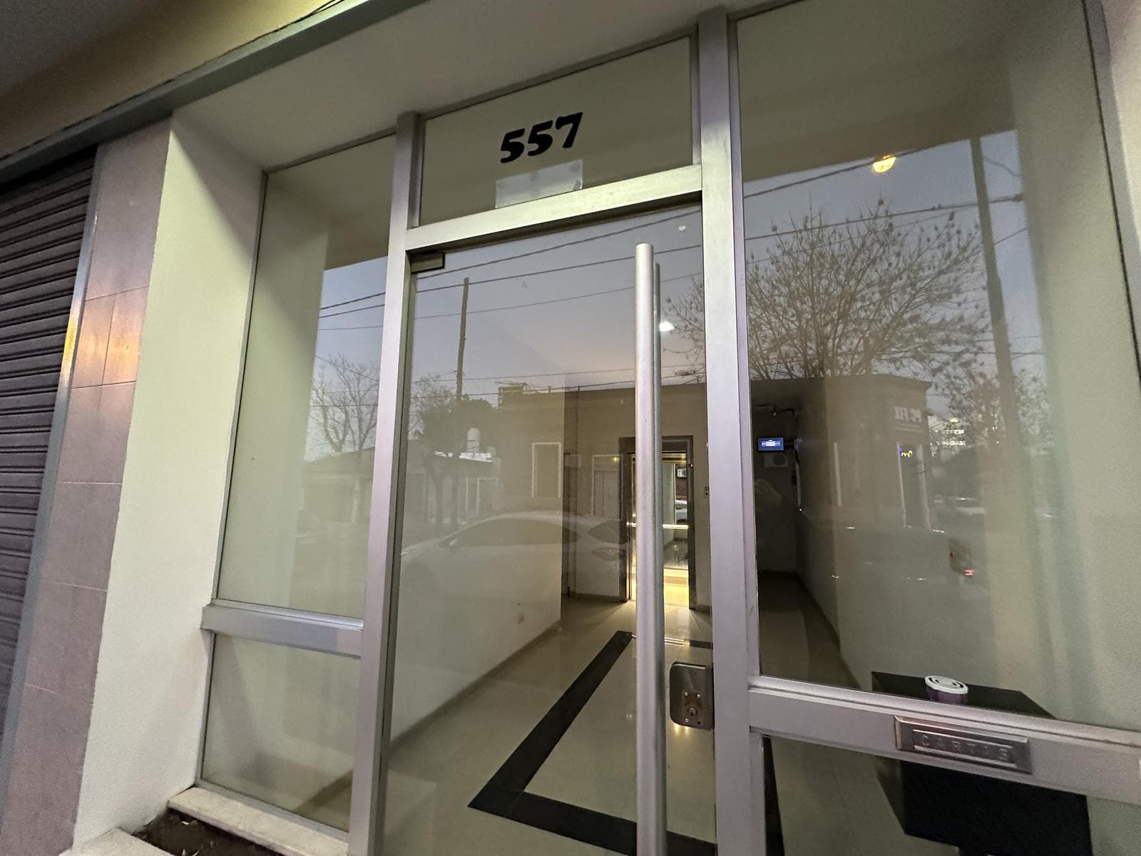 2-room apartment for sale with a large balcony/terrace. Includes a parking space. Located in Downtown Campana