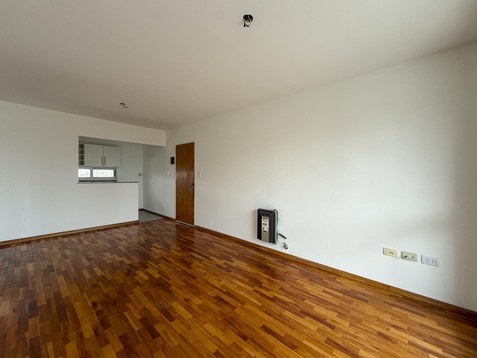 Departamento de 2 dormitorios con balcon al frente