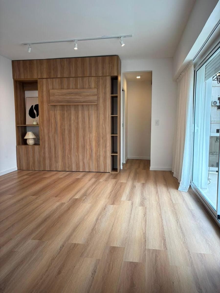 Spacious studio apartment, completely renovated