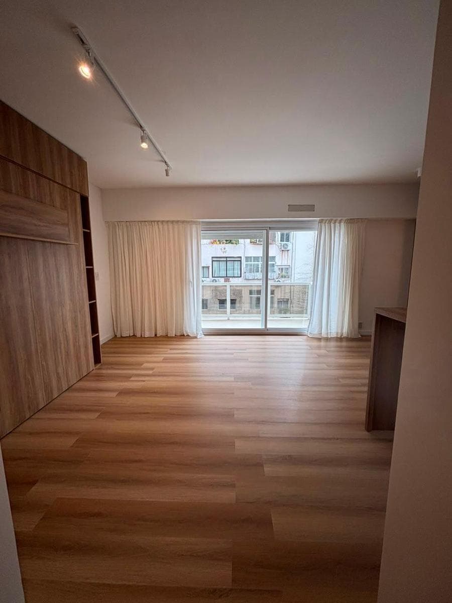 Spacious studio apartment, completely renovated