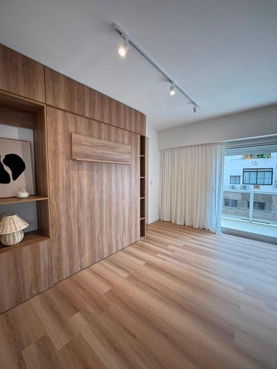 Spacious studio apartment, completely renovated