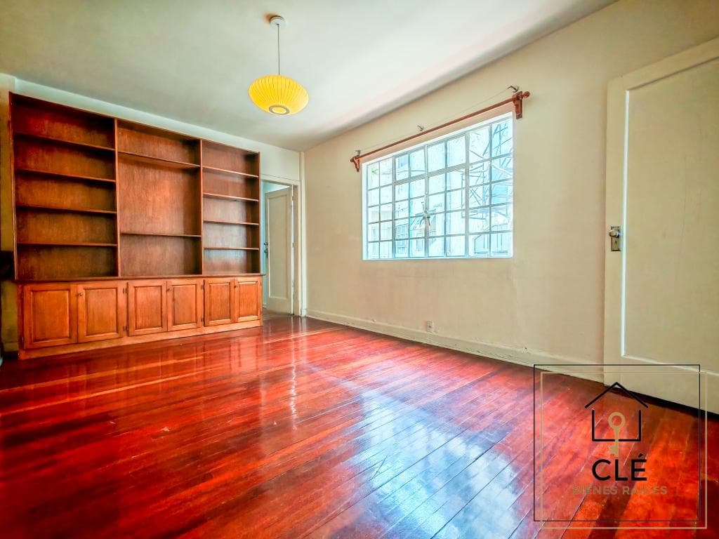 Plaza Popocatepetl, Hipodromo Neighborhood. 136 m², with a balcony, IN A PRIME LOCATION