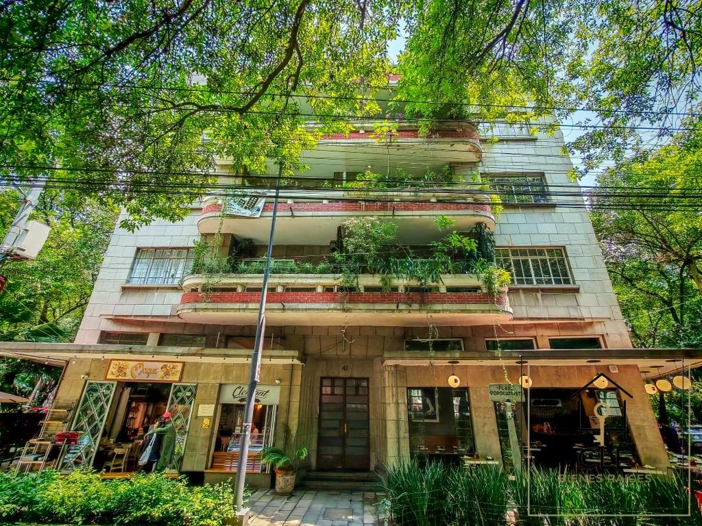 Plaza Popocatepetl, Hipodromo Neighborhood. 136 m², with a balcony, IN A PRIME LOCATION