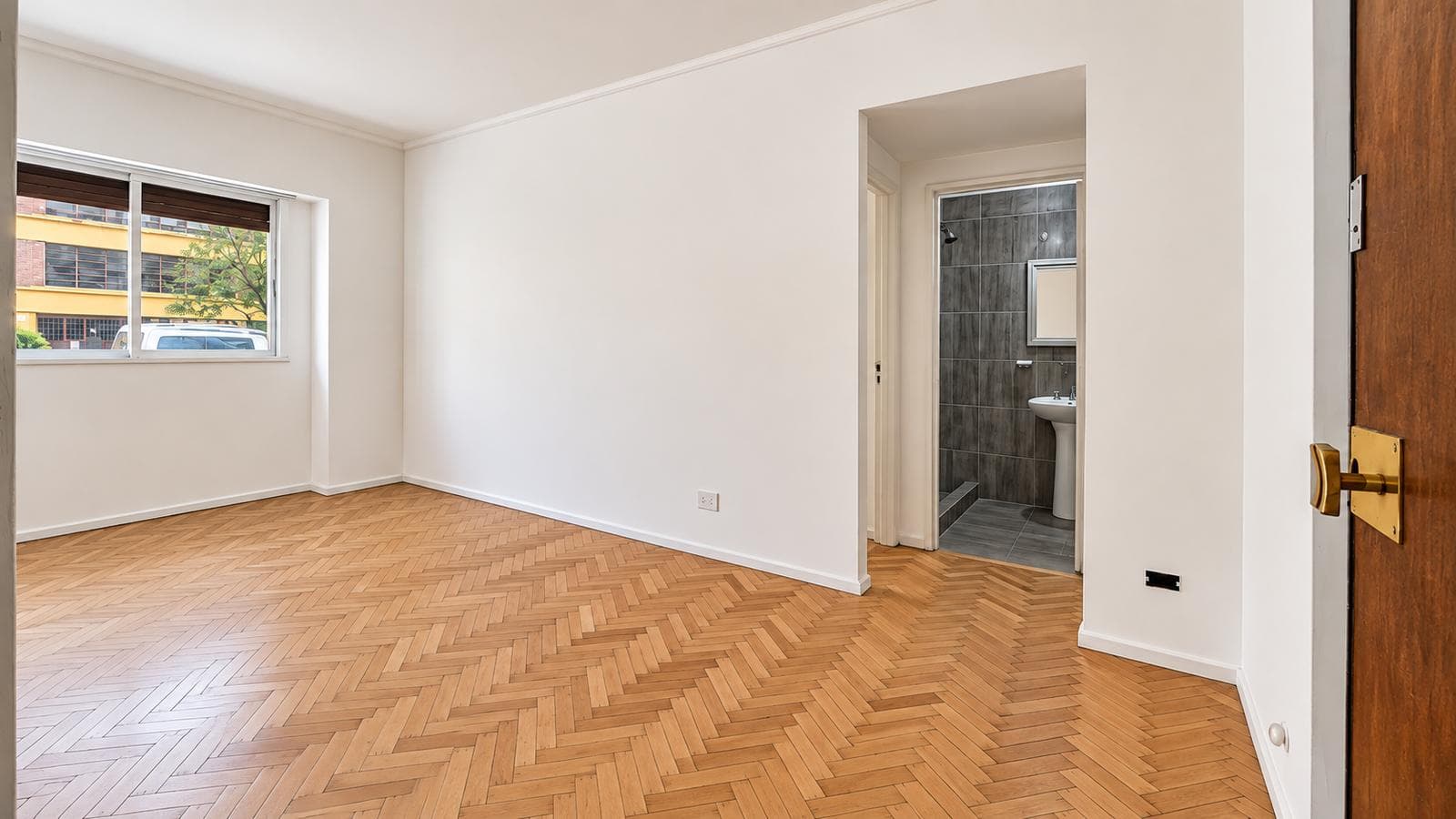 2-ROOM GROUND-FLOOR APARTMENT FOR RENT WITH A PATIO – BELGRANO – NO MAINTENANCE FEES