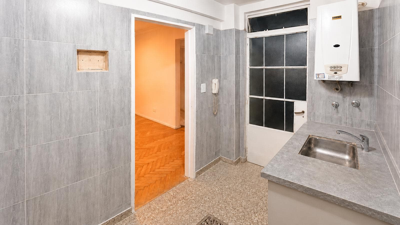 2-ROOM GROUND-FLOOR APARTMENT FOR RENT WITH A PATIO – BELGRANO – NO MAINTENANCE FEES