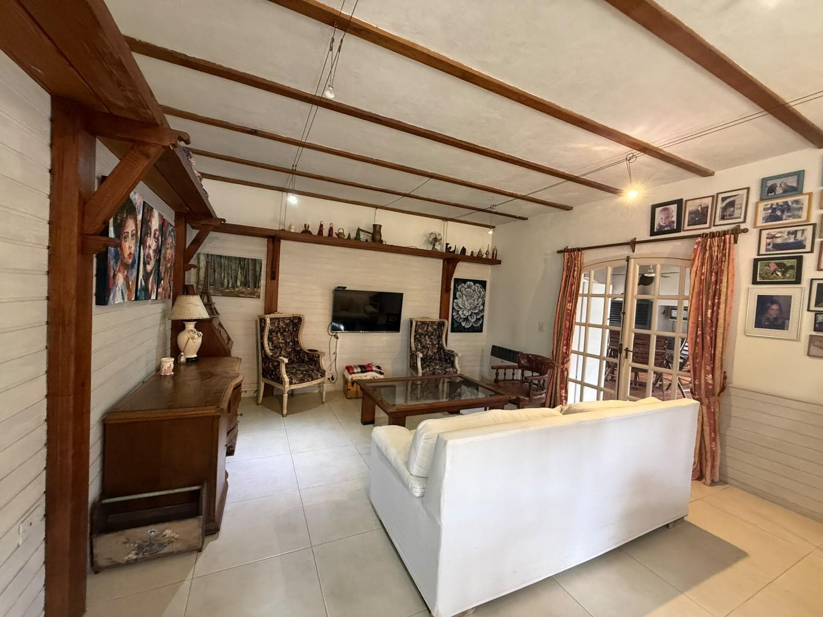 House on an interior lot