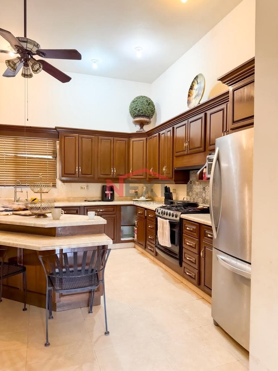 HOUSE FOR SALE IN COL. CENTENARIO