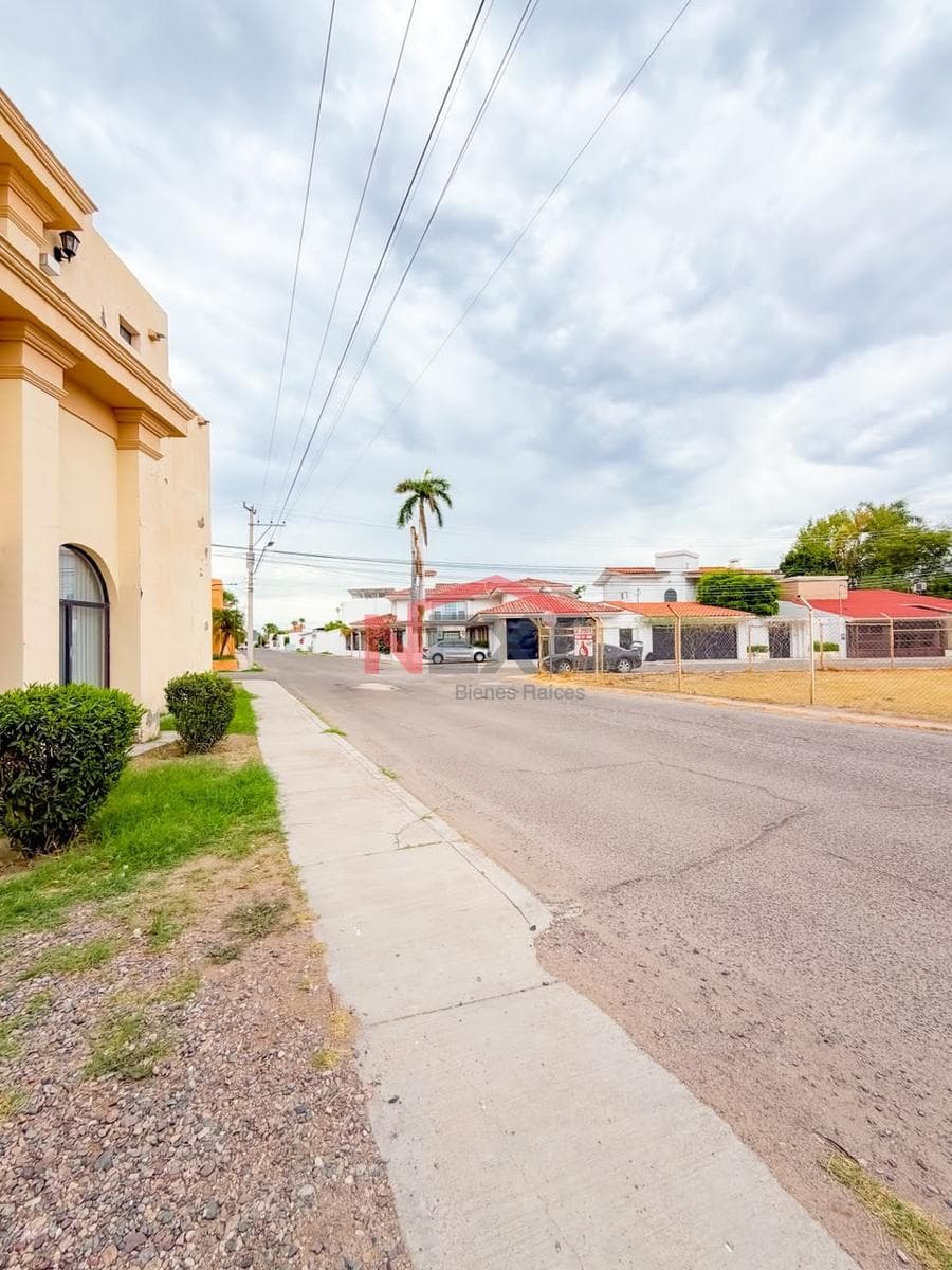 HOUSE FOR SALE IN COL. CENTENARIO