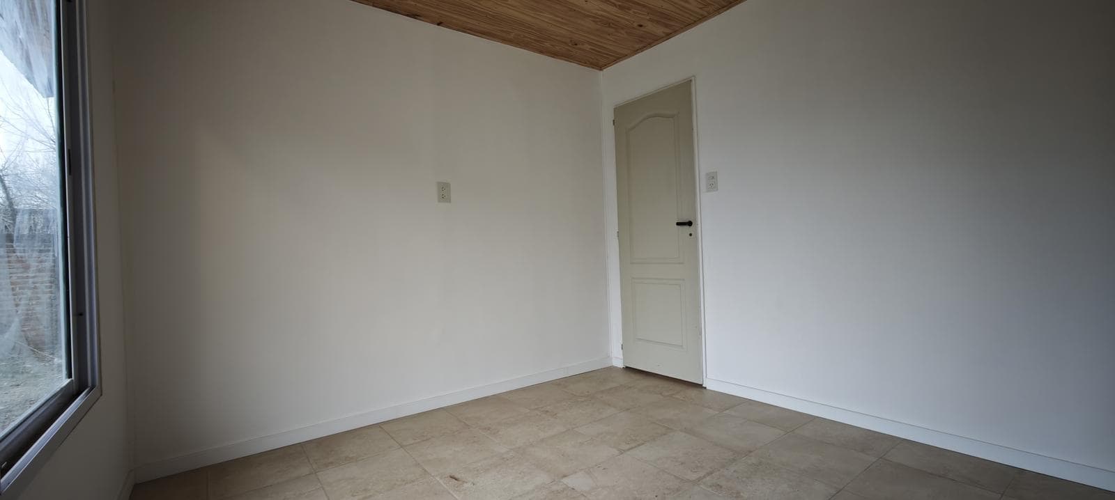 PEQUEÑA CASA DE 2 AMBIENTES EN ALQUILER