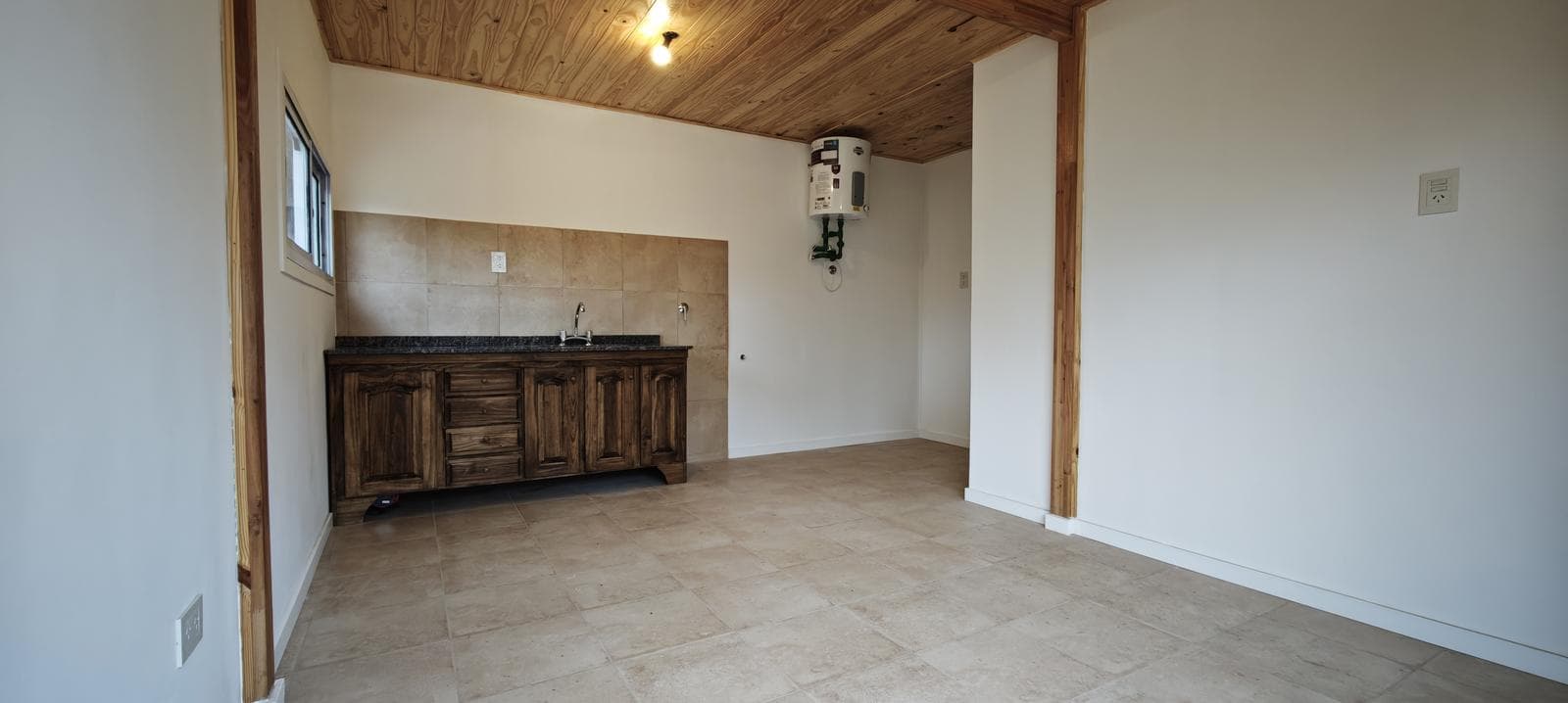 PEQUEÑA CASA DE 2 AMBIENTES EN ALQUILER