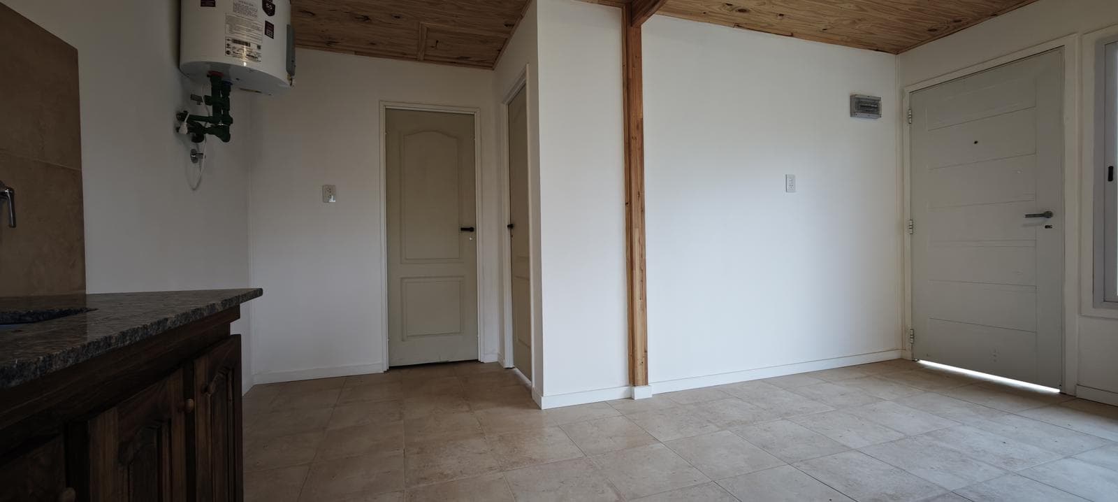 PEQUEÑA CASA DE 2 AMBIENTES EN ALQUILER