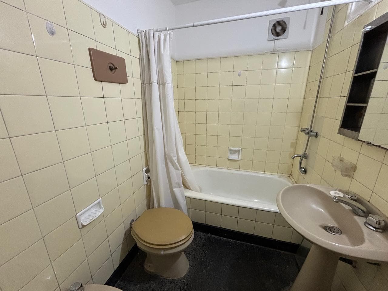 A two-room apartment in Palermo—bright and with a balcony