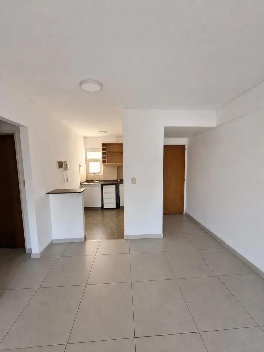 3-room apartment for rent in Morón