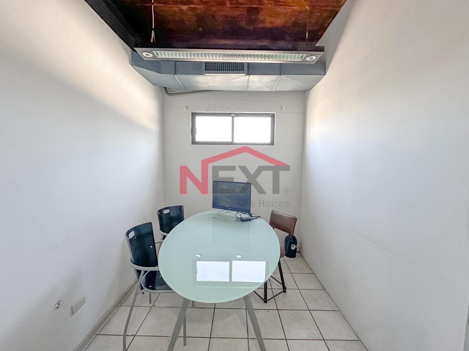 OFFICE FOR RENT IN THE CENTENARIO NEIGHBORHOOD