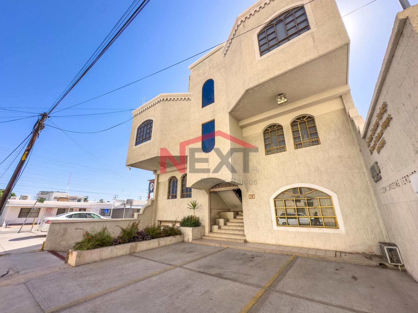 OFFICE FOR RENT IN THE CENTENARIO NEIGHBORHOOD